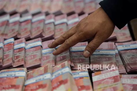 UMP Dan UMK 2024 Resmi Naik Segini Upah Minimum Wilayah Jawa Timur