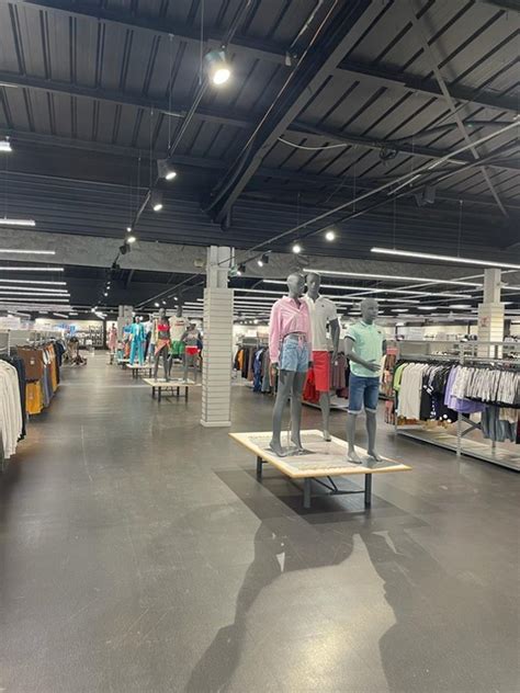 Magasin Degriffstock Limoges déstockage de vêtements de marques à