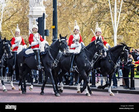 Buckingham Palace Guards Horses High Resolution Stock Photography and ...