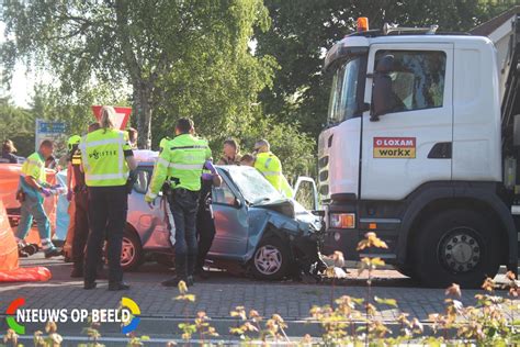 Bestuurder Overleden Na Botsing Met Vrachtwagen Groene Kruisweg N