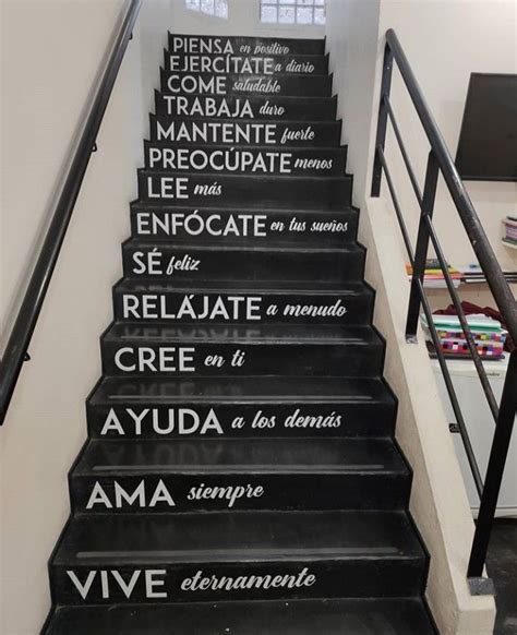 Pin De Isabel Piccinini En PASILLOS RTVD Escaleras Pintadas