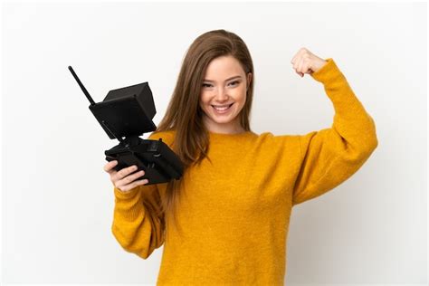 Chica Adolescente Sosteniendo Un Control Remoto De Drone Sobre Fondo