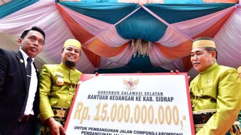 Andi Sudirman Sulaiman Serahkan Bantuan Keuangan Rp 15 M Untuk