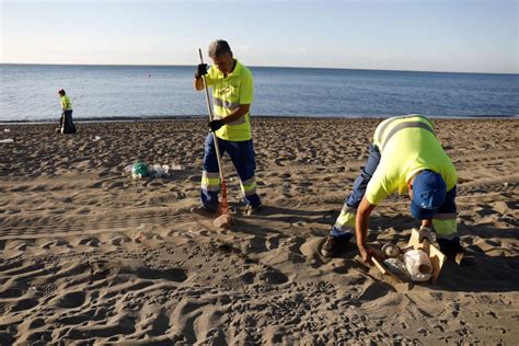 Así Quedaron Las Playas De Málaga Tras La Noche De San Juan La Opinión De Málaga