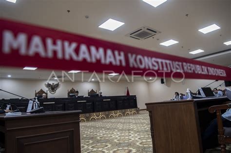 MKMK Gelar Sidang Dugaan Pelanggaran Etik Hakim Konstitusi ANTARA Foto