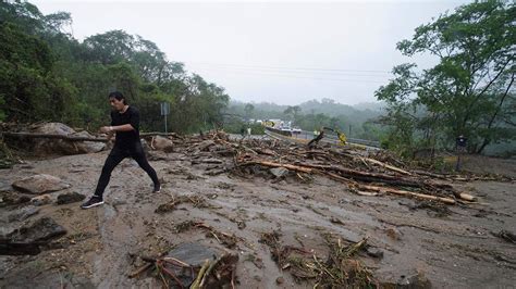 Hurricane Otis leaves Acapulco battered and in chaos | CBC News