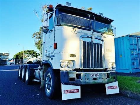 Kenworth K100E | Walk-around - YouTube