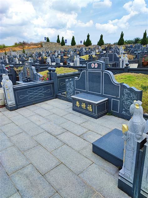 What is in a mausoleum determines the cost of luxury burial packages now 18