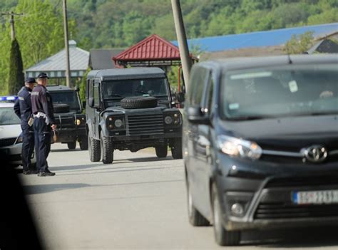 Krvavi Obra Un Na Altini Mladi Izboden No Em Foto B