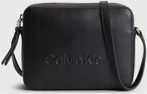 Calvin Klein Listonoszka K60K610439 One Size Ck Se Ceny I Opinie