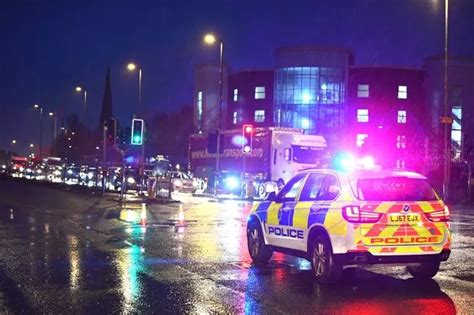 Huge Queues As Traffic Builds After Police Close Main Road Liverpool Echo