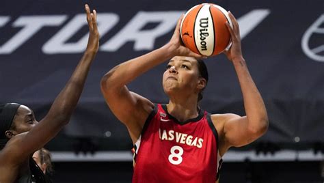 La Estrella De La Wnba Liz Cambage Baja En Tokio Por Salud Mental La