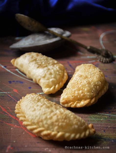 baked gujiya recipe  khoya  cardamom goan christmas neureos