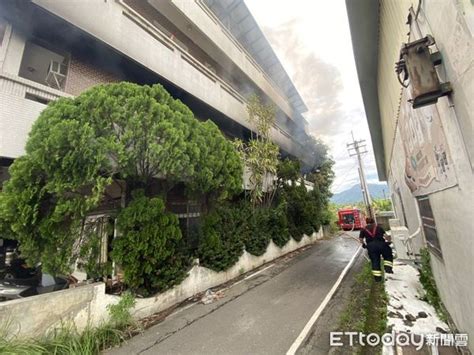 快訊／高雄美濃民宅火警！陣陣濃煙狂竄 警消急灌救 Ettoday社會新聞 Ettoday新聞雲