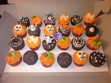 Cake Booth: Halloween decorated cupcakes