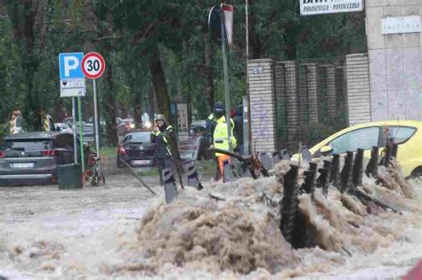 Nubifragio Su Milano Nella Notte Esonda Il Fiume Seveso