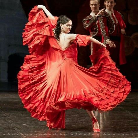 Flamenco dress | Flamenco dress, Dance photography poses, Flamenco