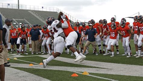 Offense Defense Have Their Moments In Utsas Spring Game