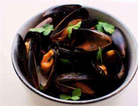 Thai Green Curry Mussels - Chef's Pencil