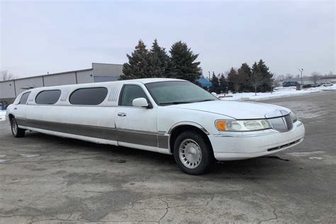 1998 Lincoln Town Car Limousine Executive Repo Finder