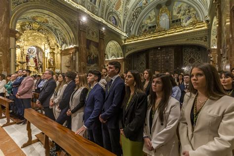 Los Nuevos Hermanos Juran Las Reglas Hermandad De La Macarena