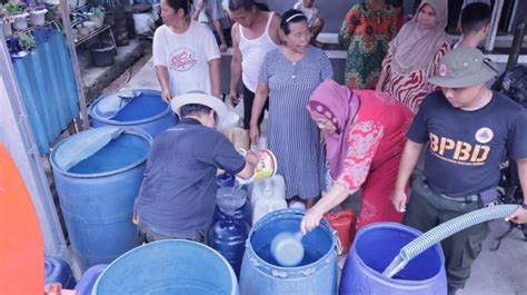 Padang Mulai Dilanda Kekeringan BPBD Distribusikan 15 Ribu Liter Air