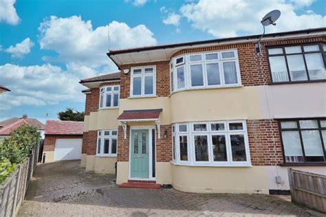 Heather Way Rise Park Rm1 4 Bed Semi Detached House For Sale £675 000