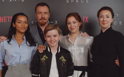 Interview With The Cast Of Netflixs Lost In Space