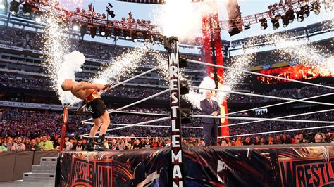 Brock Lesnar vs. Seth Rollins - Universal Championship Match: photos | WWE