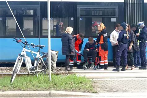 Wypadek Pieszego I Tramwaju We Wroc Awiu Trwa Akcja S U B Na Ul