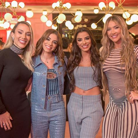 Samara E Virgínia São Irmãs - Key Alves e irmã gêmea roubam a cena ao posar com Virgínia Fonseca e ...