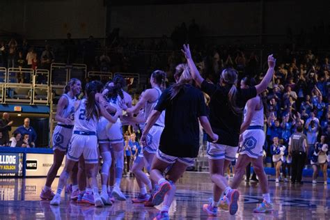 Drake Womens Basketball Celebrates Gold Anniversary The Times Delphic