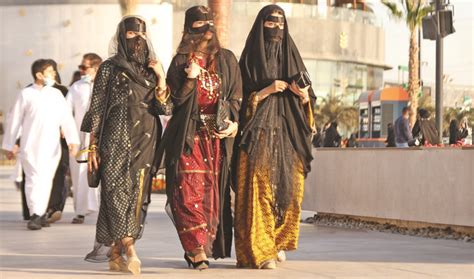 Saudi Arabia’s Cultural Costumes Come To Life On Founding Day Arab News Pk