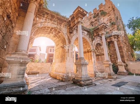 Puerta Famosa O Arco De Adriano En Antalya Sin Los Visitantes