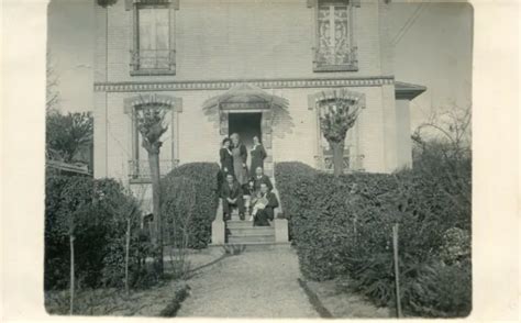 CARTE PHOTO D UNE grande Maison et son jardin d agrément A identifier