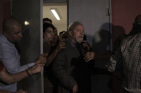 Lula Deixa Sindicato A Pé E Se Entrega à Polícia Federal Surubim News