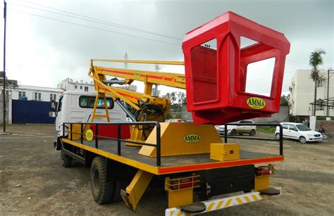 Hydraulic Sky Lift at Rs 600000 in Nashik | ID: 4996145262