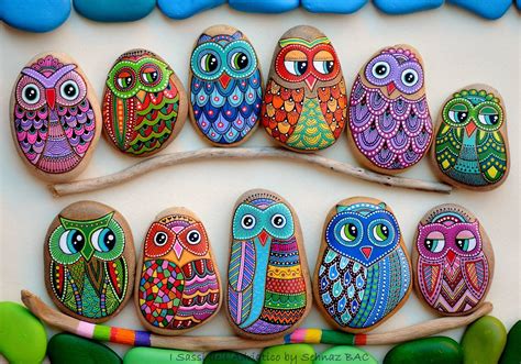 How To Paint Stones and Pebbles | Stone art, Hand painted stones ...