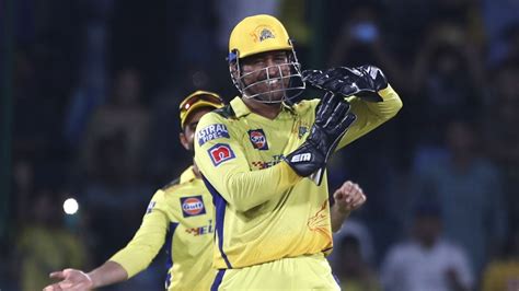 Dhoni stepping down as captain opens up tactical possibilities for CSK ...