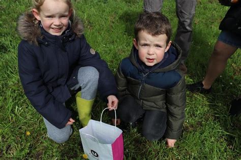 EN IMAGES La chasse aux œufs dans le parc du château à Sablé sur