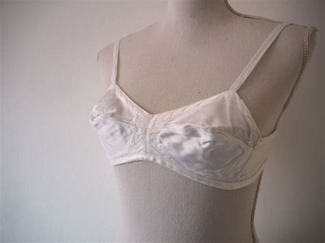 Soutien Gorge Brassière En Satin De Soie Blanc Nacre Vintage Luckyfind