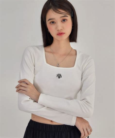 Musinsa Muahmuah Square Neck Crop Long Sleeve White