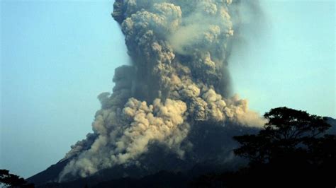 Les Images Impressionnantes De L’éruption Du Volcan Merapi En Indonésie Photos Le Soir