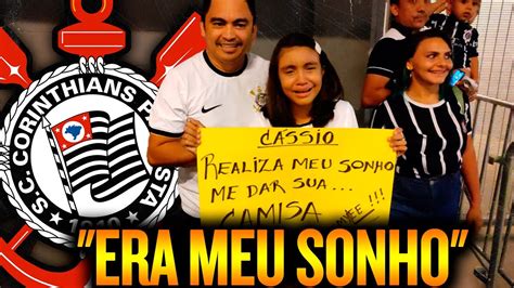 Cássio faz torcedora CHORAR de emoção nos bastidores de Corinthians x