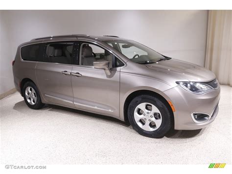 2017 Molten Silver Chrysler Pacifica Touring L Plus 145866086