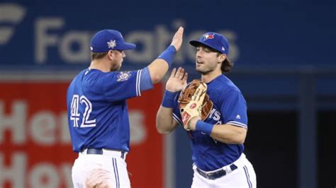 Blue Jays: What should the team do with Randal Grichuk?