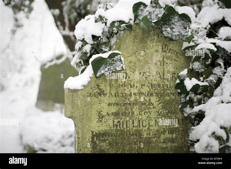 Headstone At Nunhead Cemetery Hi Res Stock Photography And Images Alamy