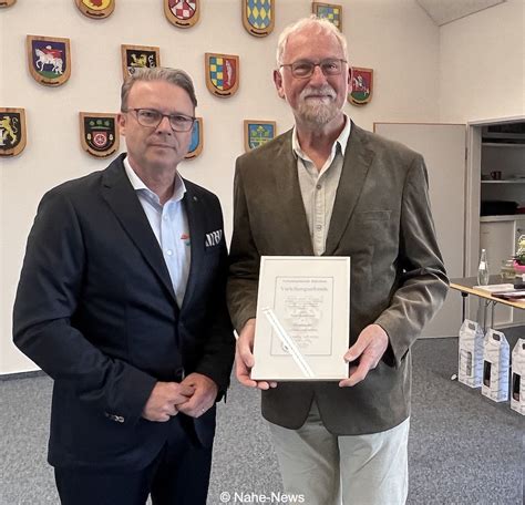 Vier Bürger bekamen von Bürgermeister Lüttger Verdienstmedaille