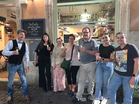 Roma Tour Serale A Piedi Con Cocktail E Guida Locale Getyourguide