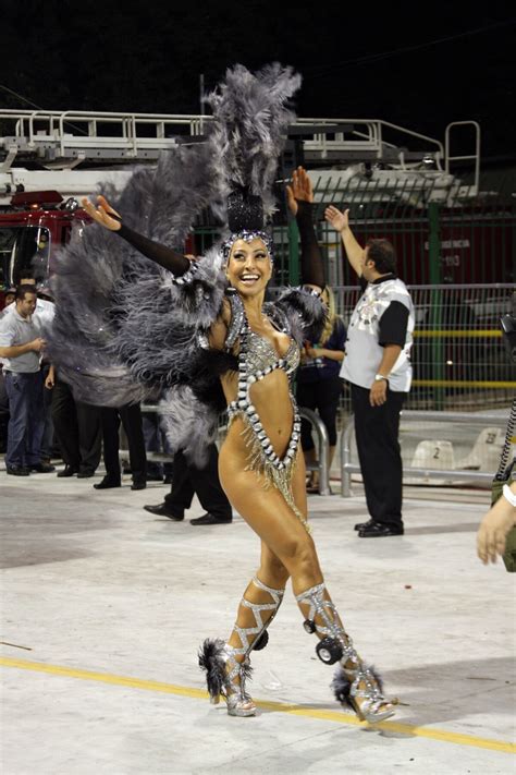 Foto Depois de ser musa da bateria até 2009 Sabrina Sato se tornou